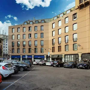 https://duomo-luxury-apartment-viii.italymilanhotels.net